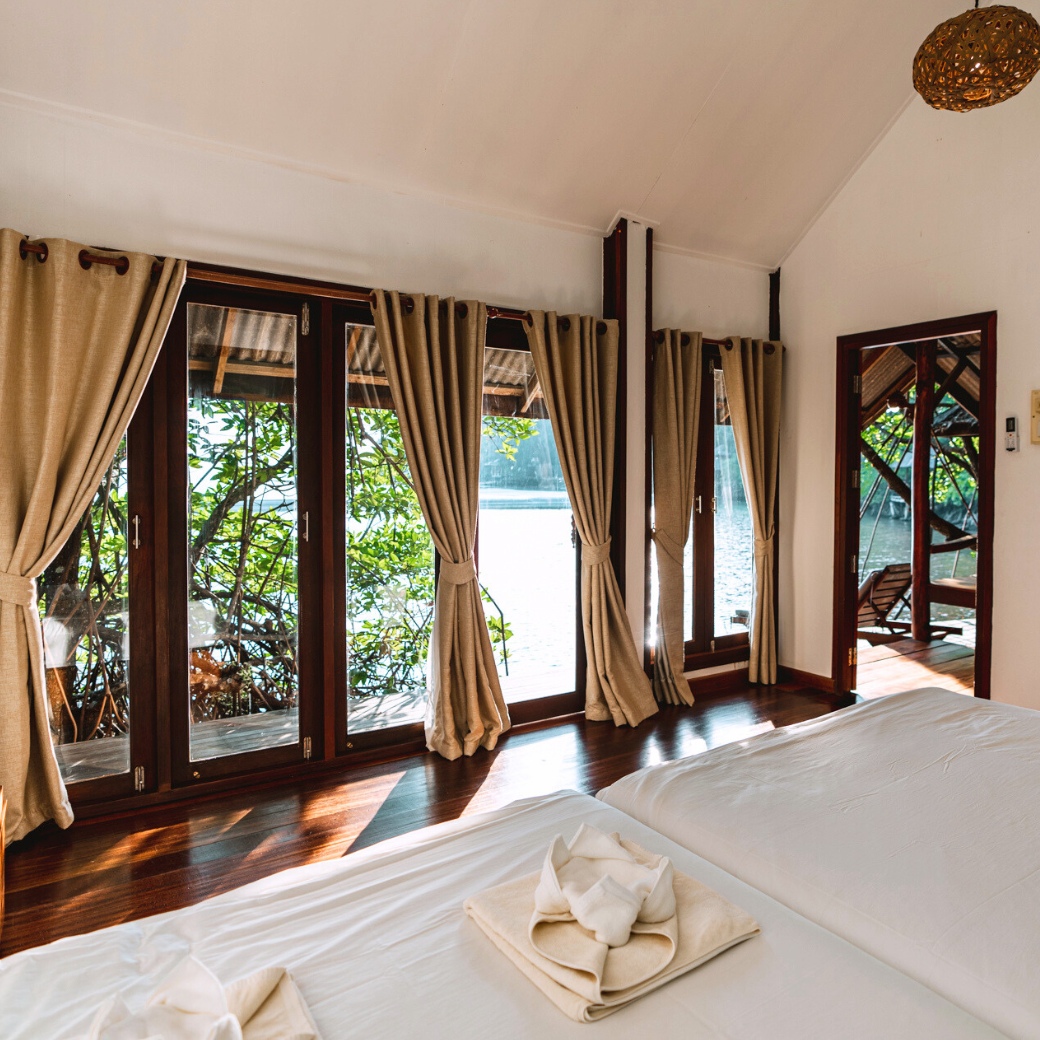 Deluxe Villa l ดีลักซ์ วิลล่า (วิวคลอง) : HALF-Board