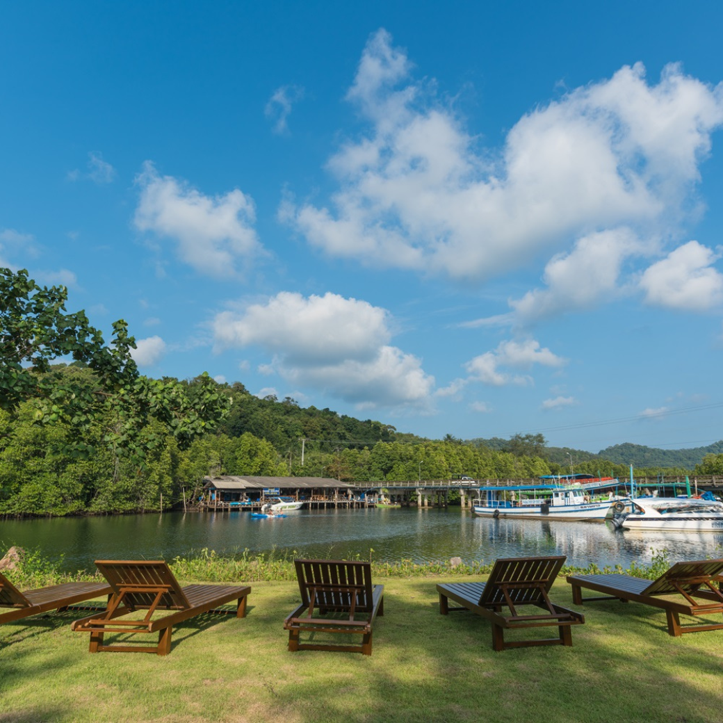 Deluxe Room - Mermaid l Coral (ห้องดีลักซ์ วิวสวน) : HALF-Board