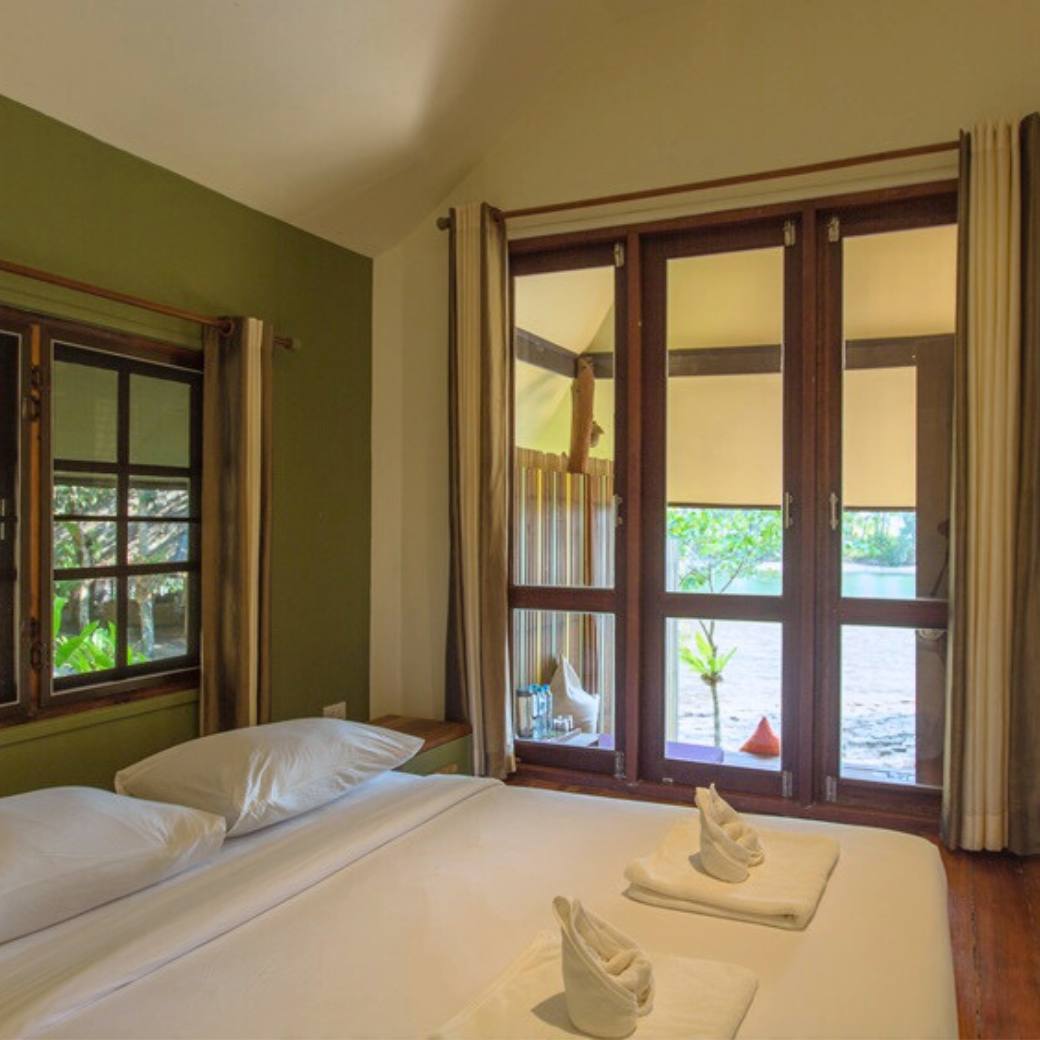 Deluxe Villa l ดีลักซ์ วิลล่า (วิวคลอง) : HALF-Board